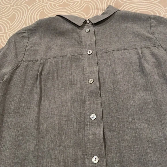 J. Jill blouse, light gray, back buttons, XSP - Picture 8 of 9